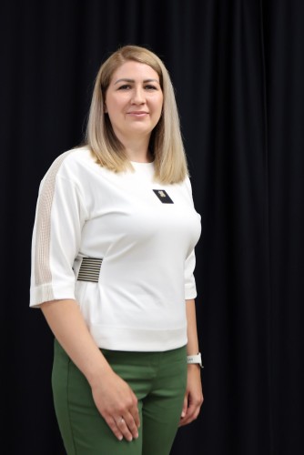 Мирела Великова